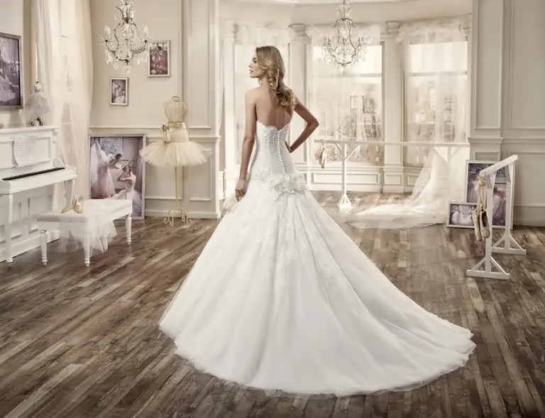 Abito da sposa 6 – Ricamificio Mauriello Sposa, Montesarchio