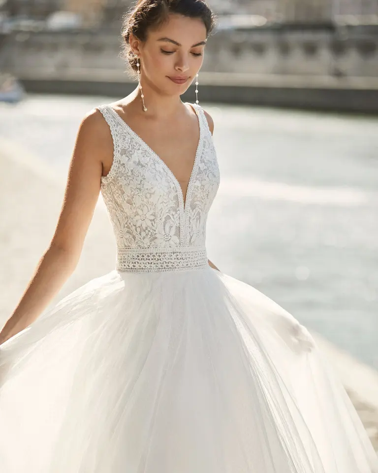 Abito da sposa 105 – Ricamificio Mauriello Sposa, Montesarchio