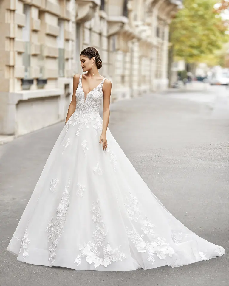 Abito da sposa 128 – Ricamificio Mauriello Sposa, Montesarchio