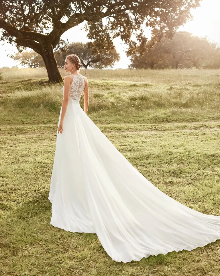 Abito da sposa 131 – Ricamificio Mauriello Sposa, Montesarchio