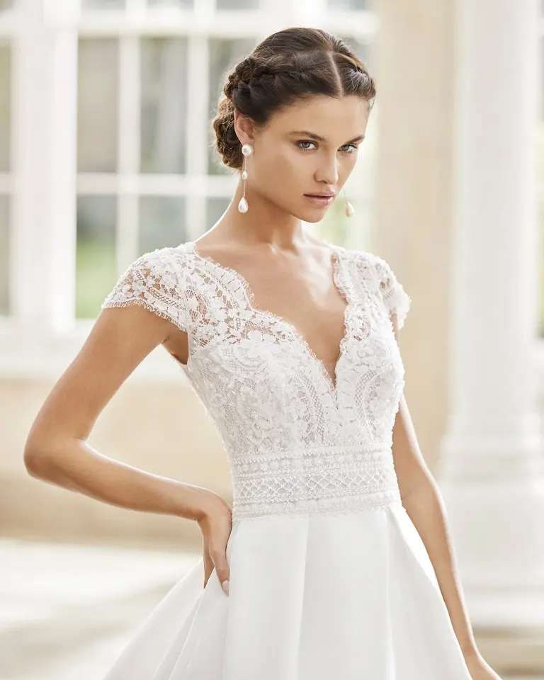 Abito da sposa 136 – Ricamificio Mauriello Sposa, Montesarchio