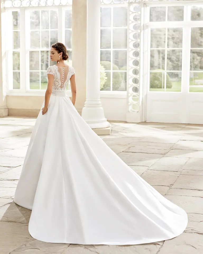 Abito da sposa 137 – Ricamificio Mauriello Sposa, Montesarchio