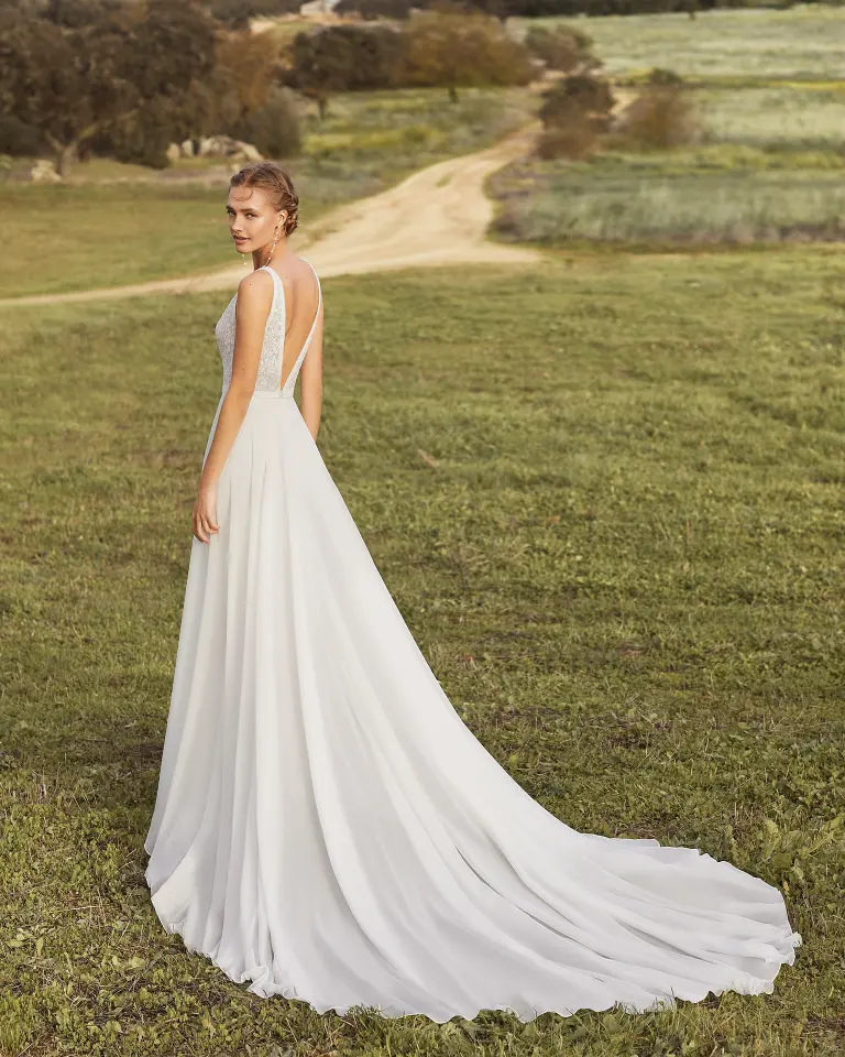 Abito da sposa 142 – Ricamificio Mauriello Sposa, Montesarchio