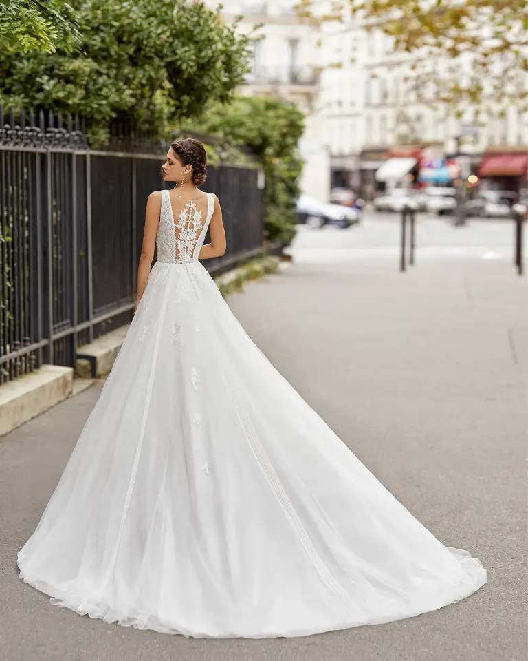 Abito da sposa 144 – Ricamificio Mauriello Sposa, Montesarchio