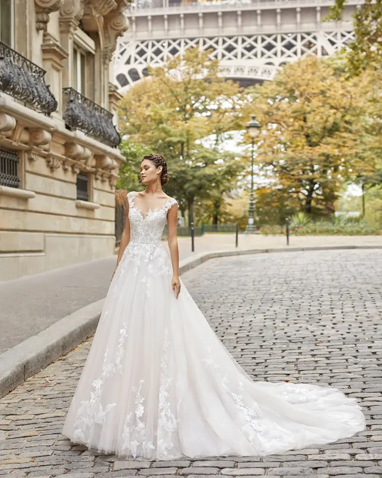 Abito da sposa 81 – Ricamificio Mauriello Sposa, Montesarchio