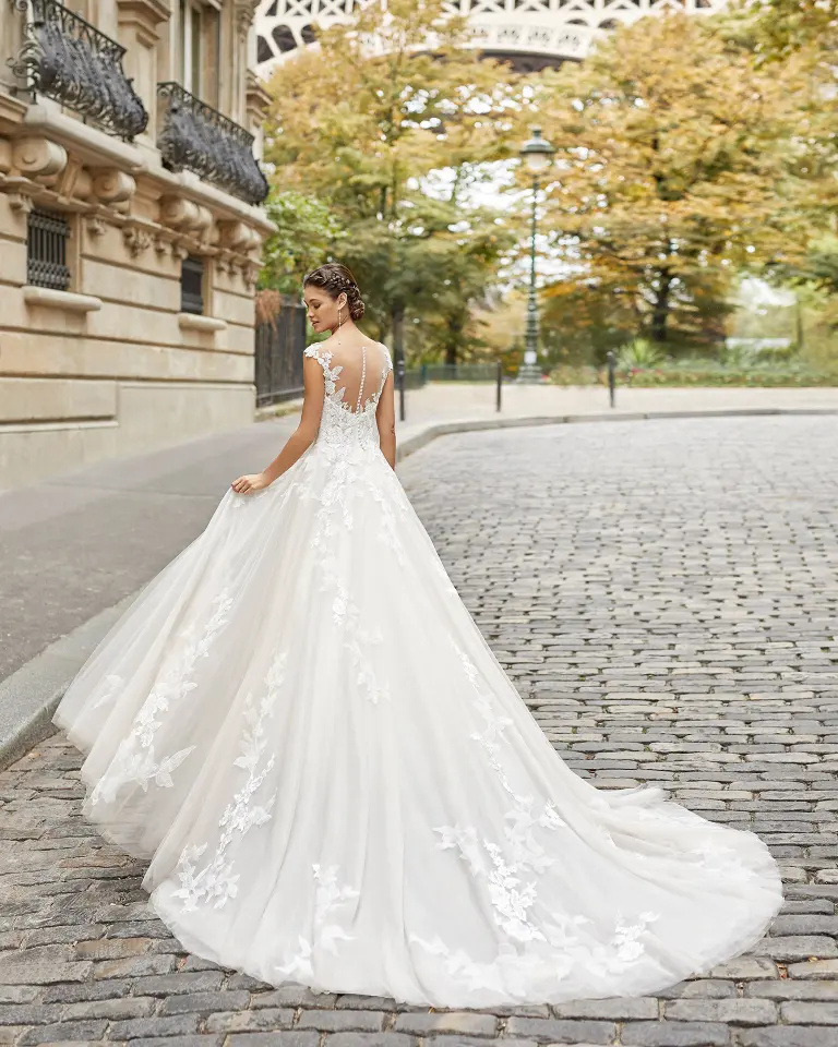 Abito da sposa 82 – Ricamificio Mauriello Sposa, Montesarchio